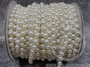 Напівбусини 8 мм на нитці (VX29), молочні